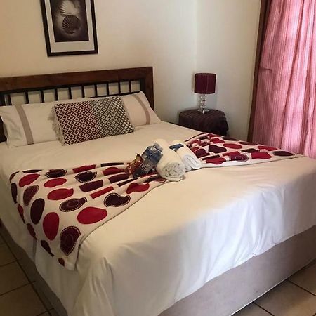 Queenspark Lodge Bloemfontein Esterno foto