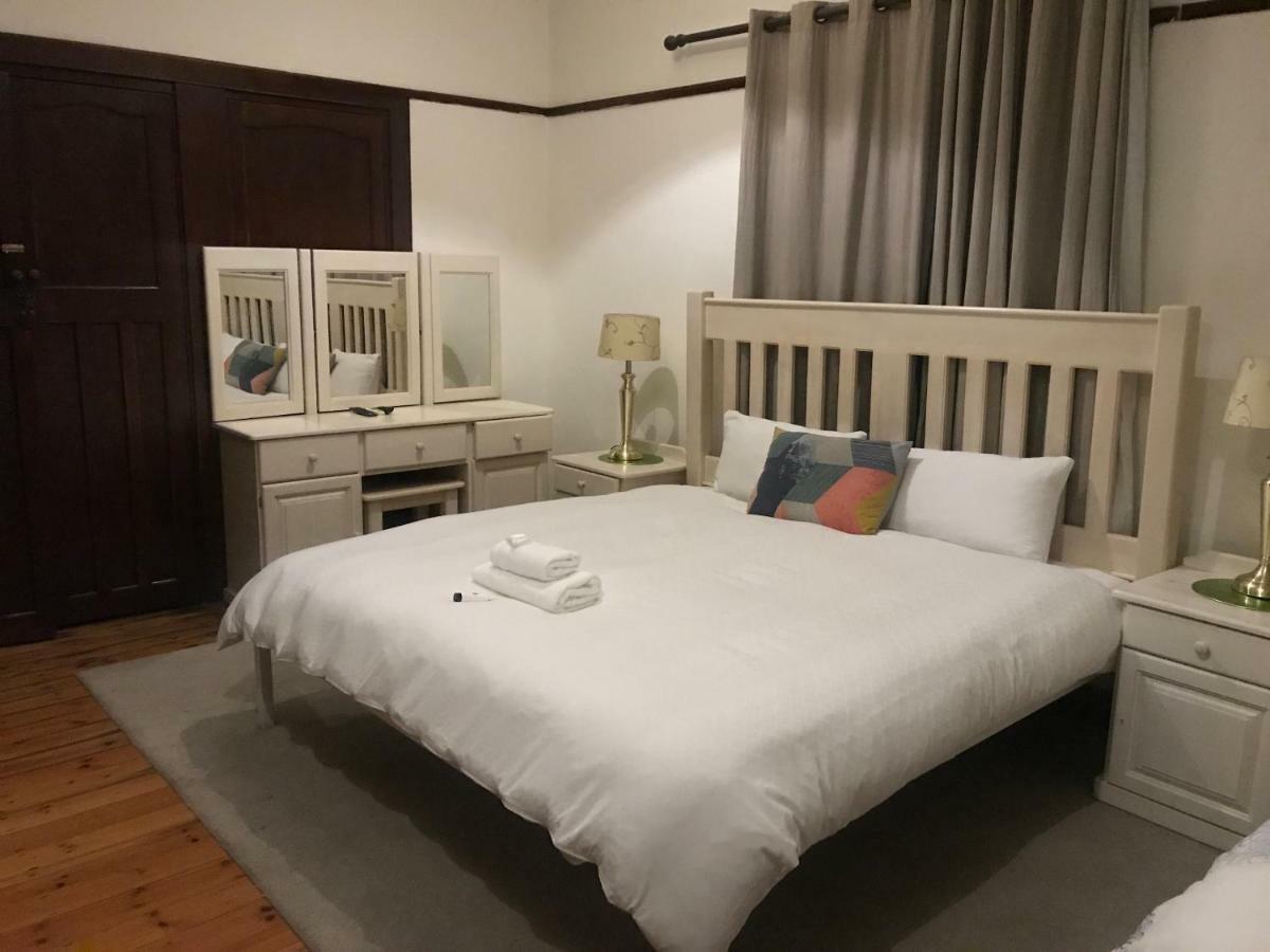 Queenspark Lodge Bloemfontein Esterno foto