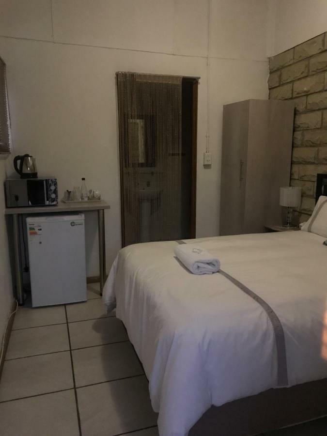 Queenspark Lodge Bloemfontein Esterno foto
