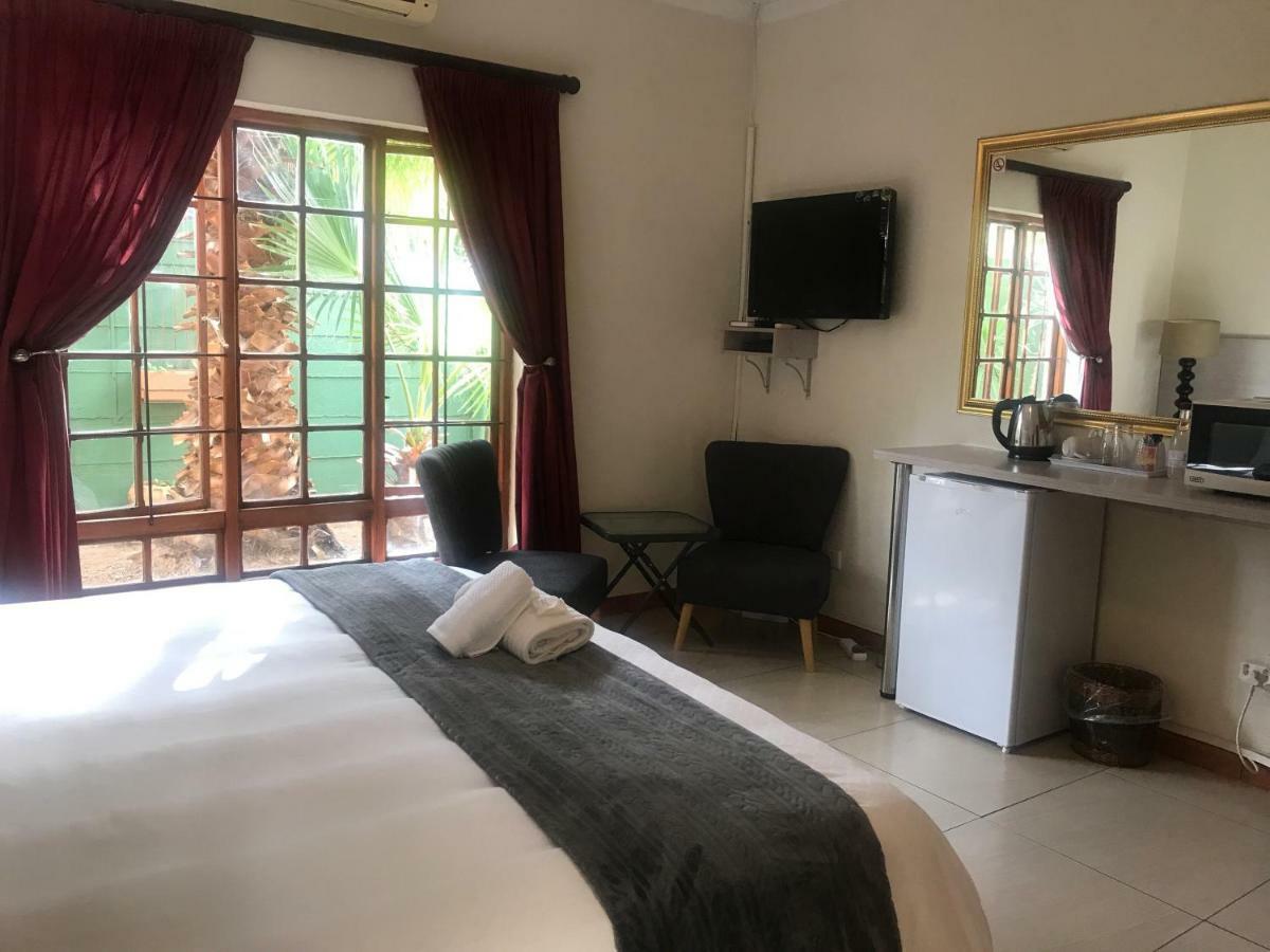 Queenspark Lodge Bloemfontein Esterno foto